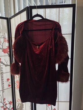 M-L Gothic Velvet Maroon Dress with Faux Fur Trim